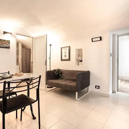 Guesthost - White&grey Comfy * Bari