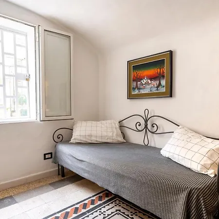 White&grey Comfy Appartement