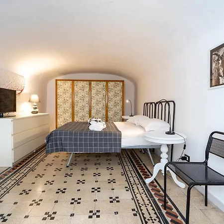 Apartment Guesthost - White&grey Comfy Bari