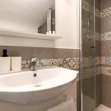 Apartmán Guesthost - White&grey Comfy