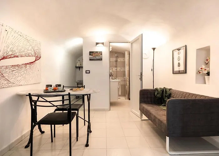 Apartment Guesthost - White&grey Comfy