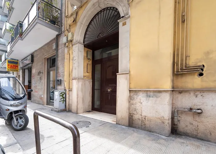 Guesthost - White&grey Comfy Apartment