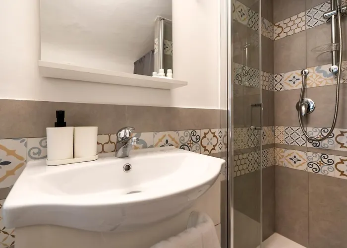 Apartment Guesthost - White&grey Comfy